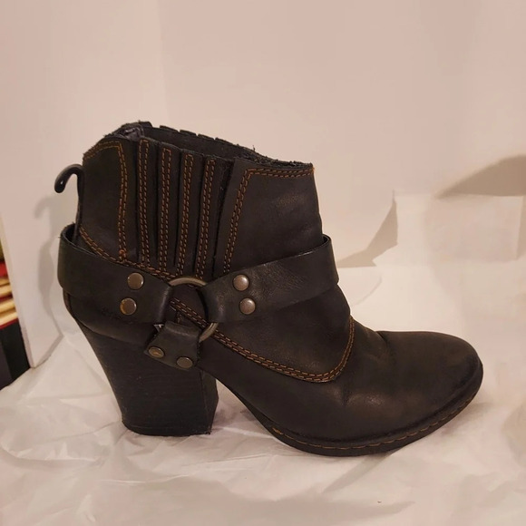 B.O.C Born on Concept Matte Black Leather Ankle Booties in Size 6 - Picture 4 of 12